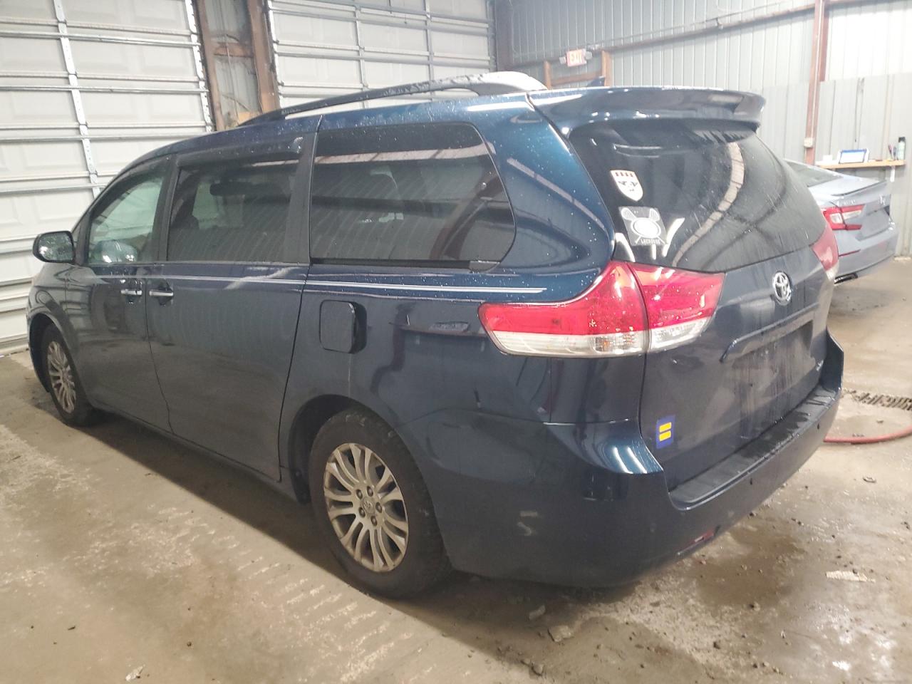 TOYOTA SIENNA XLE