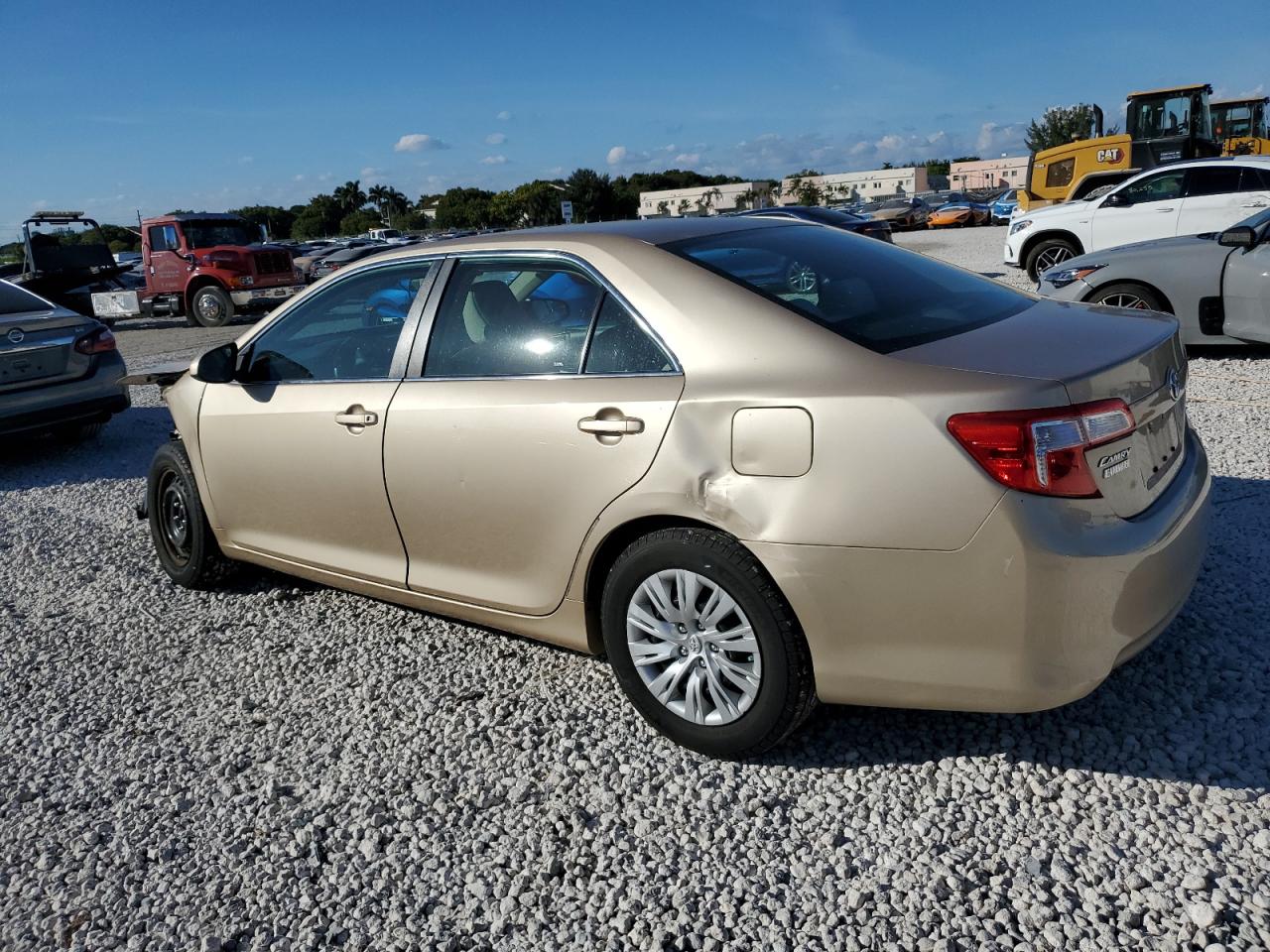 TOYOTA CAMRY BASE