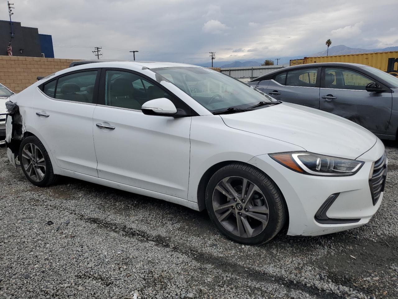 HYUNDAI ELANTRA SE