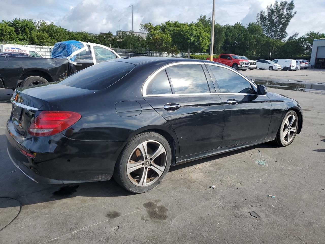 MERCEDES-BENZ E-CLASS 300