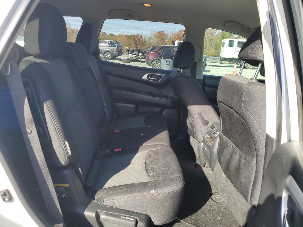 NISSAN PATHFINDER SV