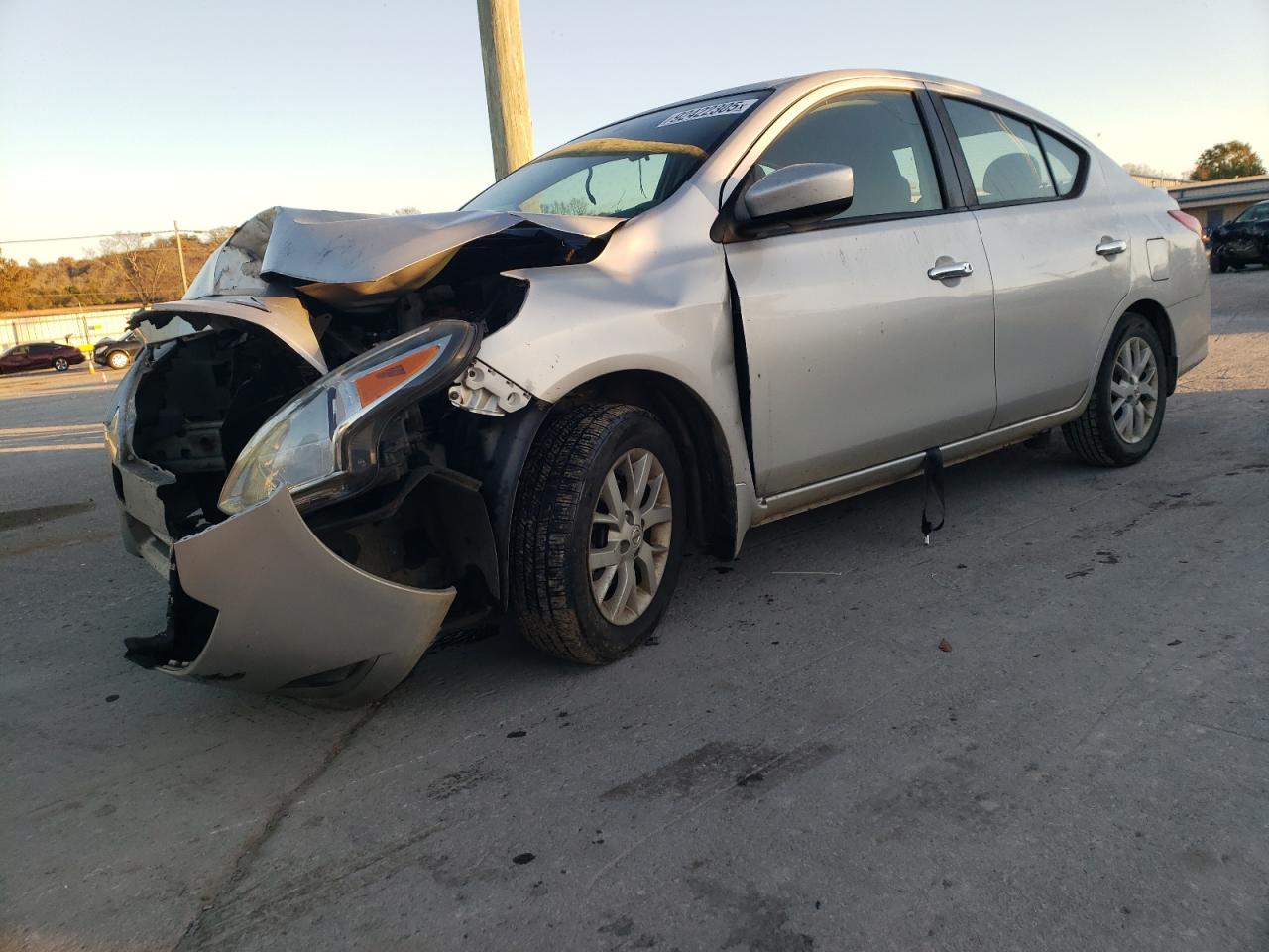 NISSAN VERSA S