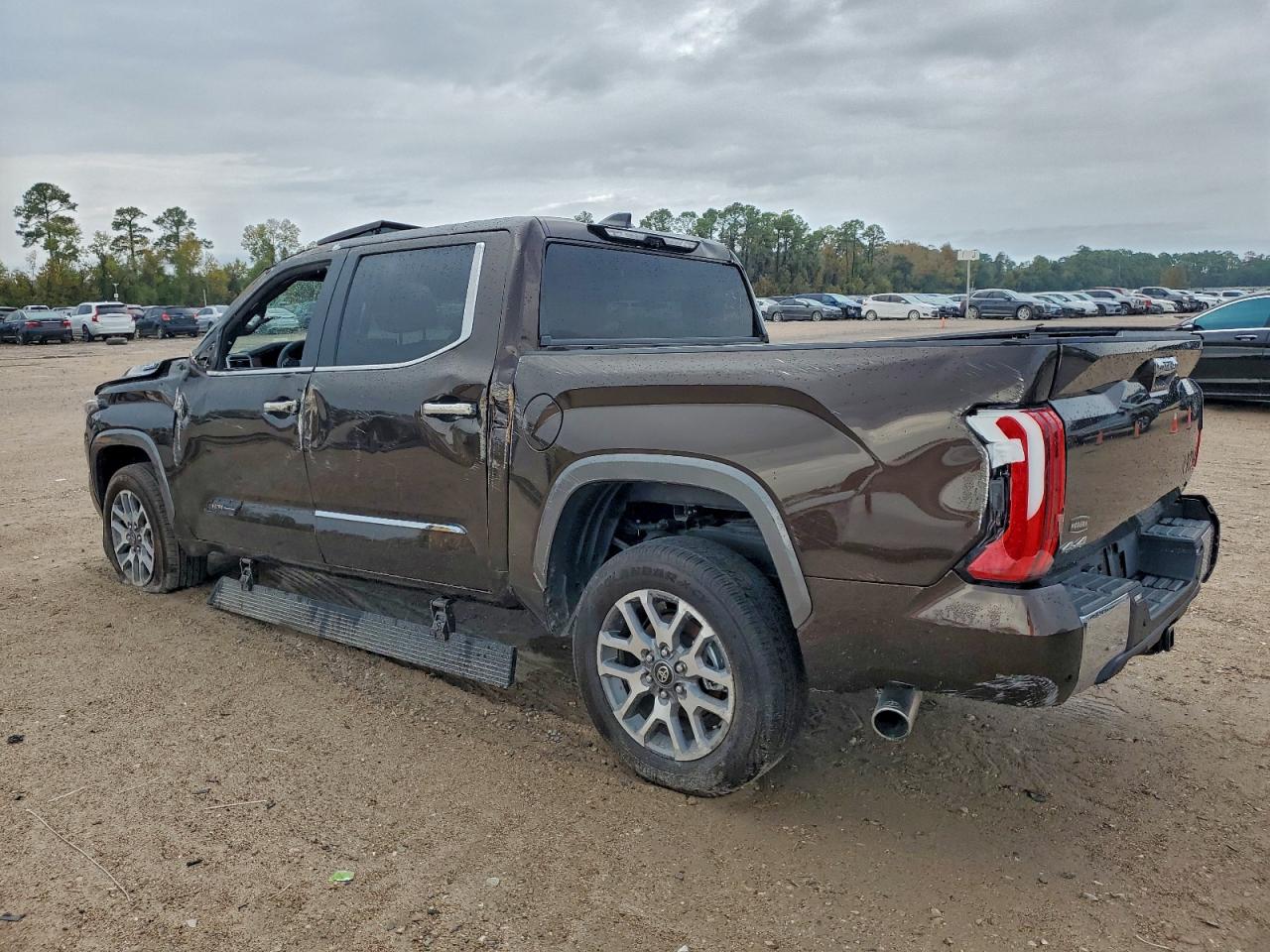 TOYOTA TUNDRA CREWMAX PLATINUM