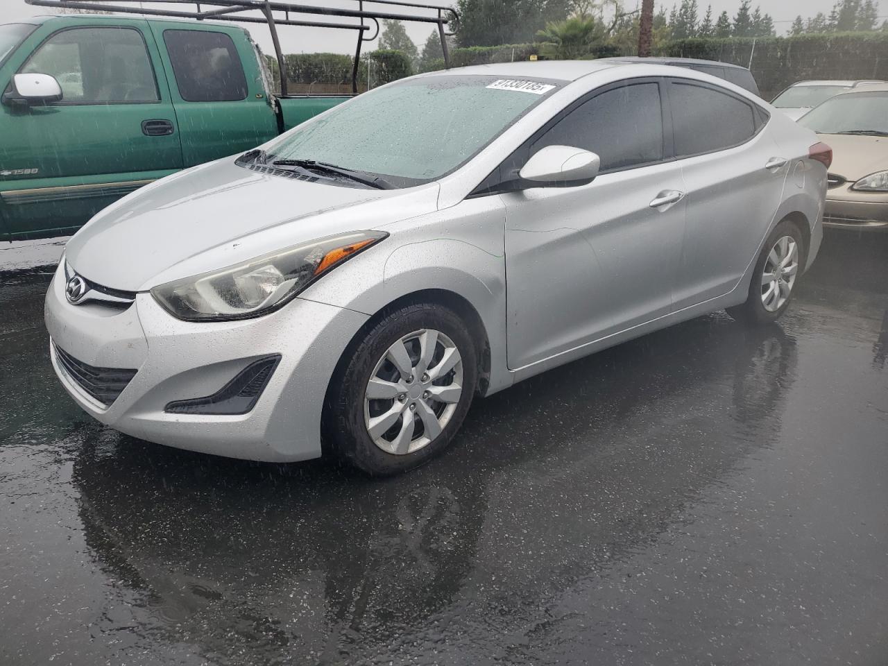 HYUNDAI ELANTRA SE