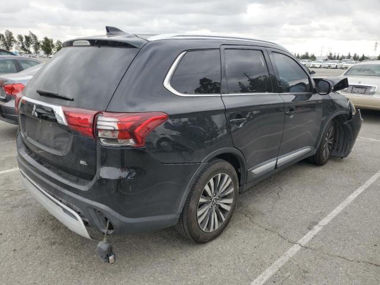 MITSUBISHI OUTLANDER SE