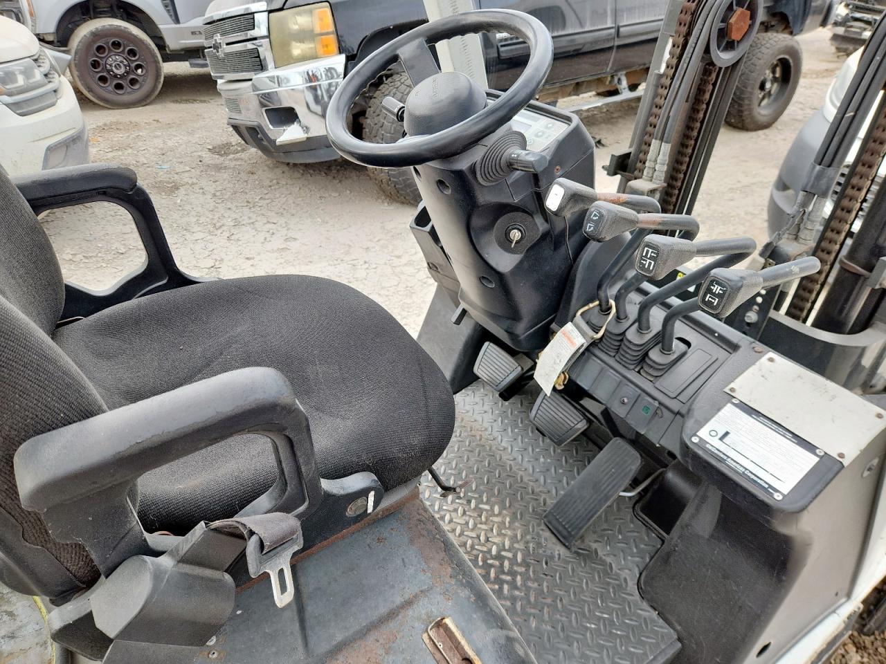 Lot #3304635941 2014 NISS FORKLIFT