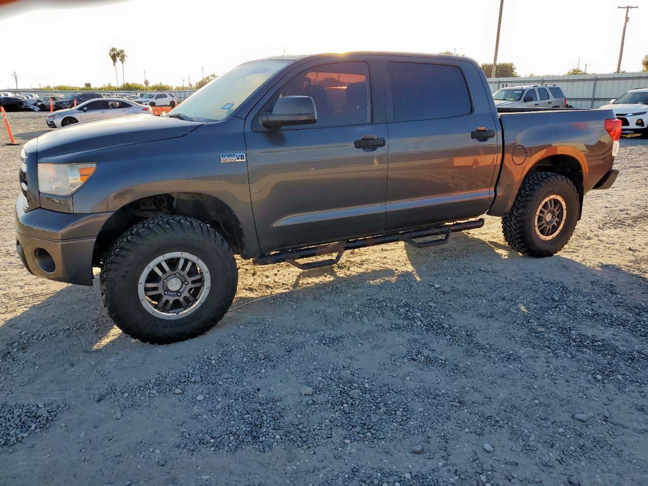 TOYOTA TUNDRA CREWMAX SR5