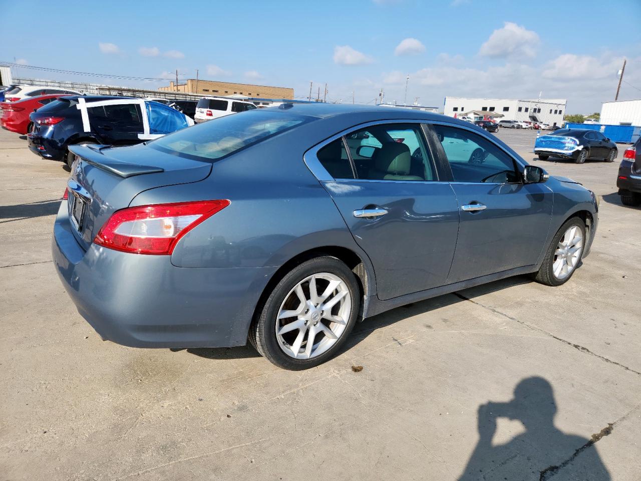 NISSAN MAXIMA S