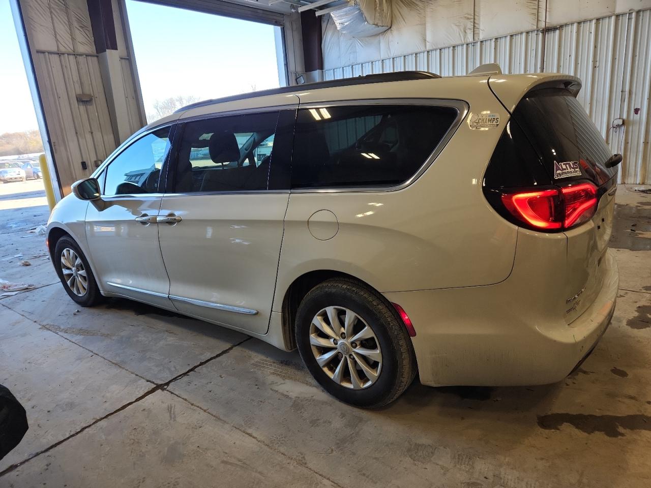 CHRYSLER PACIFICA TOURING L