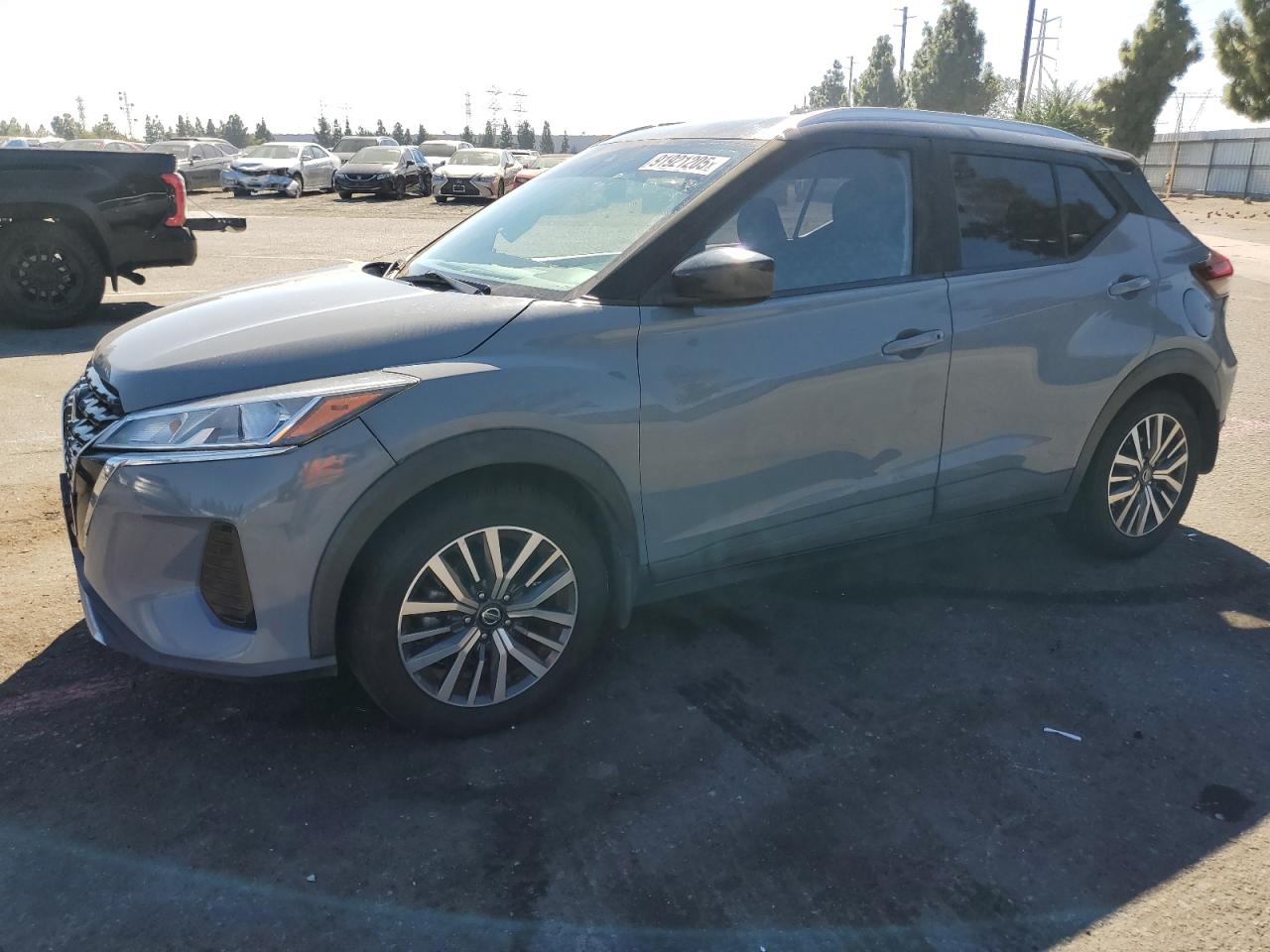 NISSAN KICKS SV