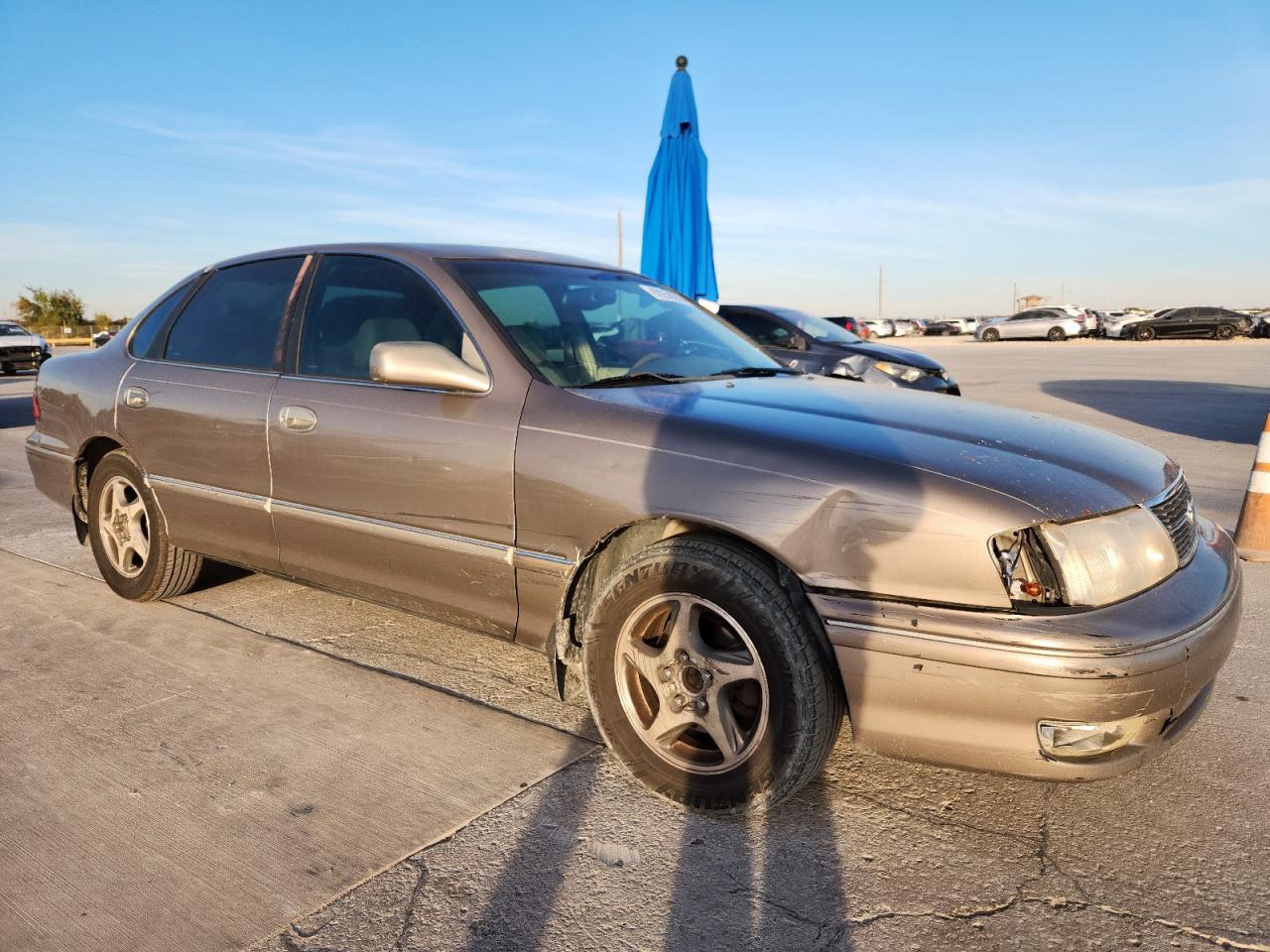 Lot #3284895934 1998 TOYOTA AVALON XL