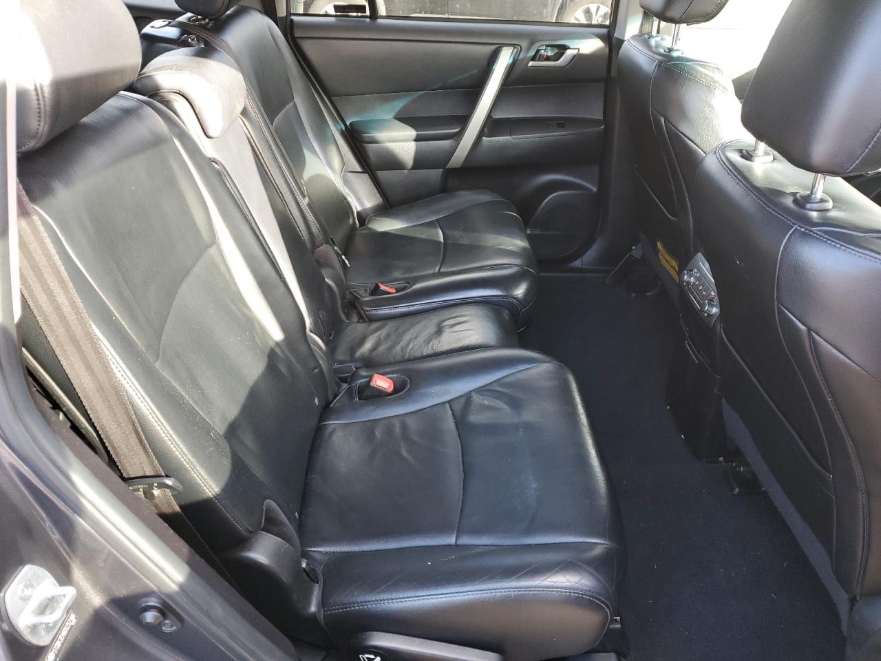 TOYOTA HIGHLANDER BASE