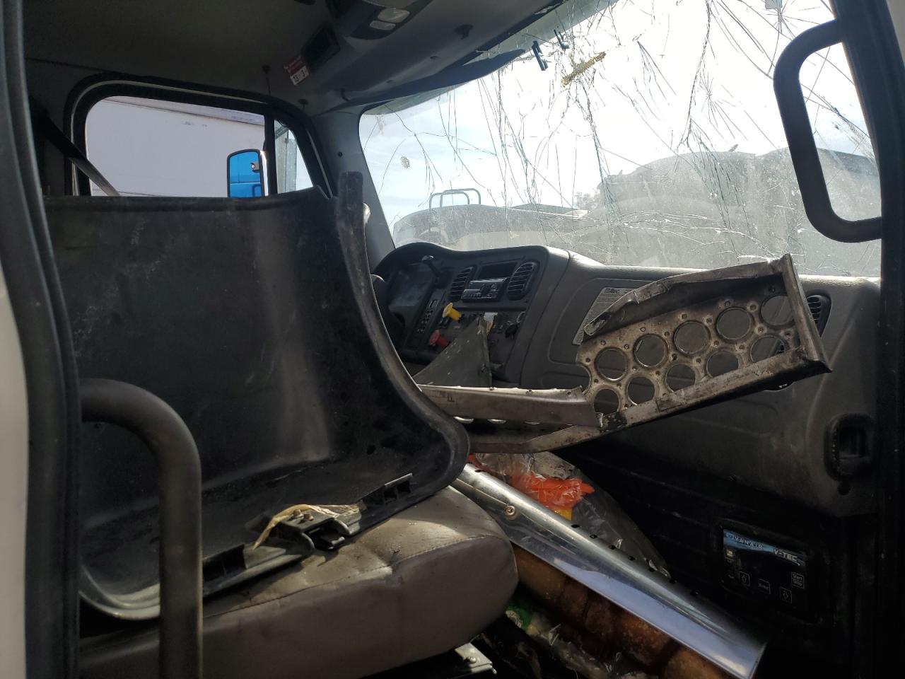 Lot #3305306329 2019 FREIGHTLINER M2 106 MED