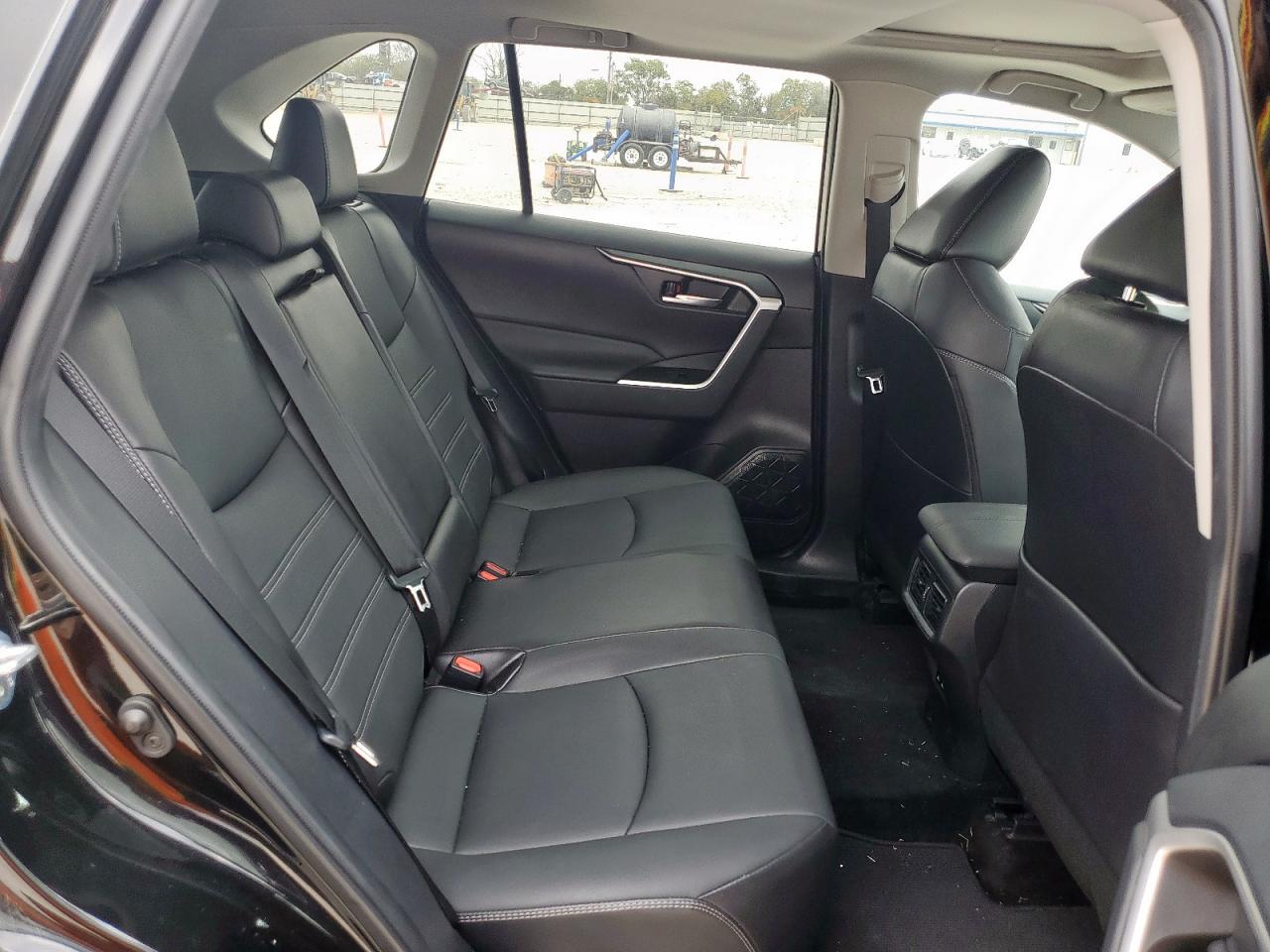 TOYOTA RAV4 XLE PREMIUM