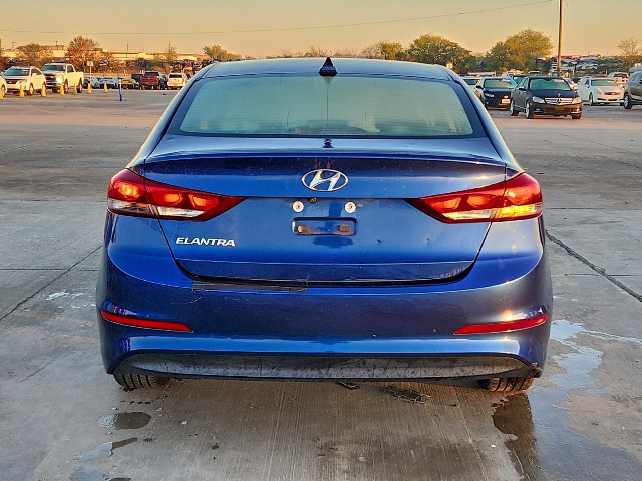 HYUNDAI ELANTRA SE