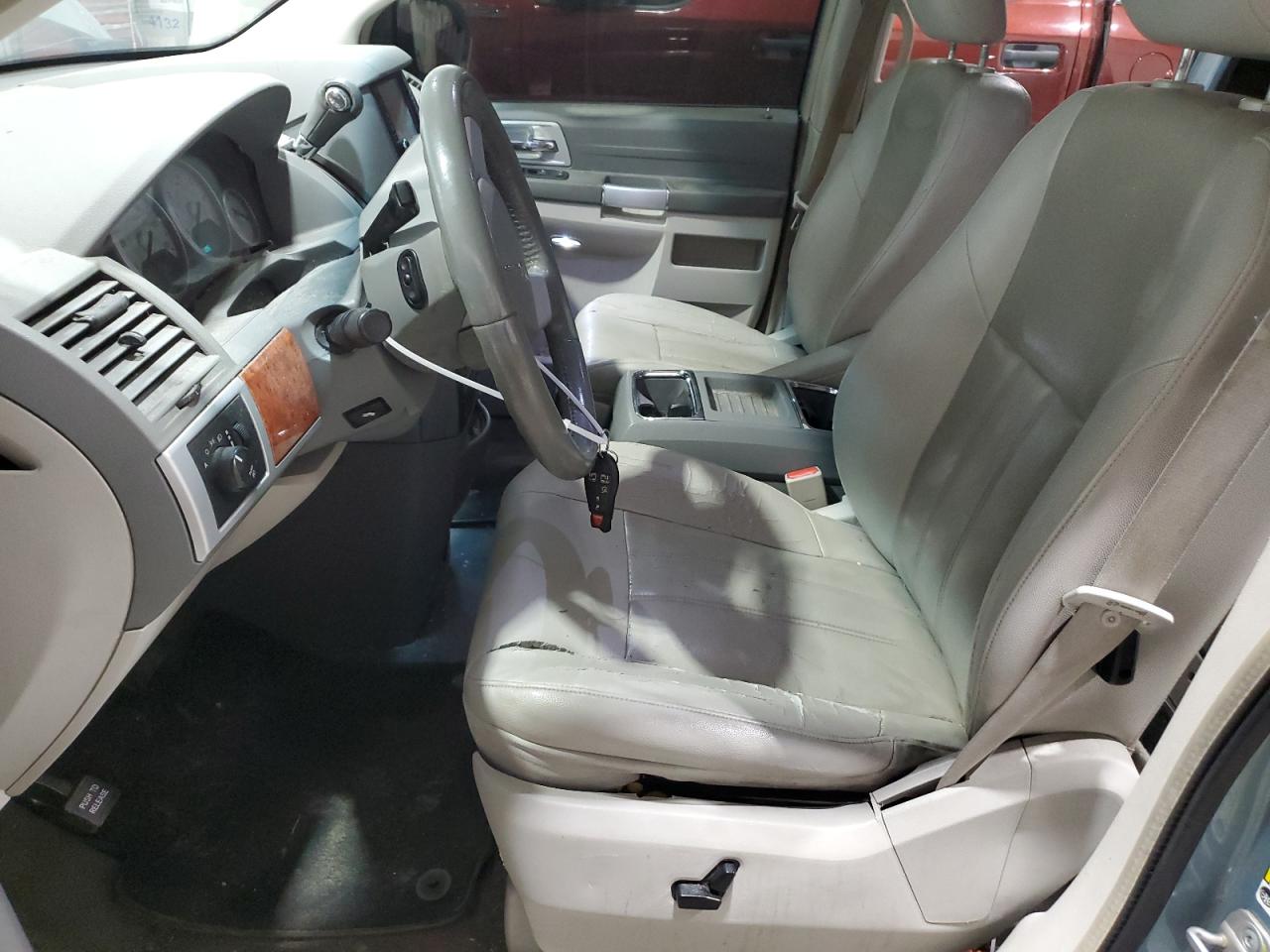 Lot #3296301411 2008 CHRYSLER TOWN & COU