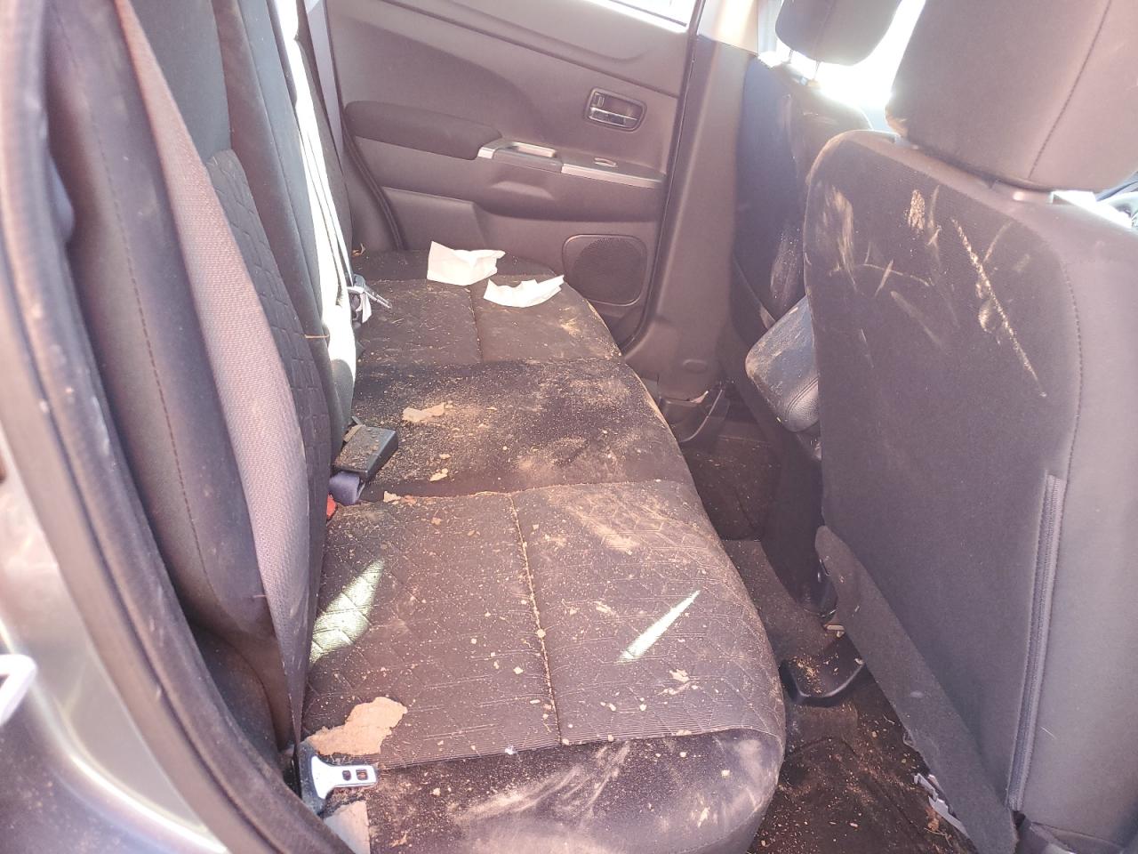 MITSUBISHI OUTLANDER SE