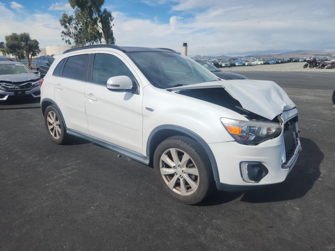 MITSUBISHI OUTLANDER SE