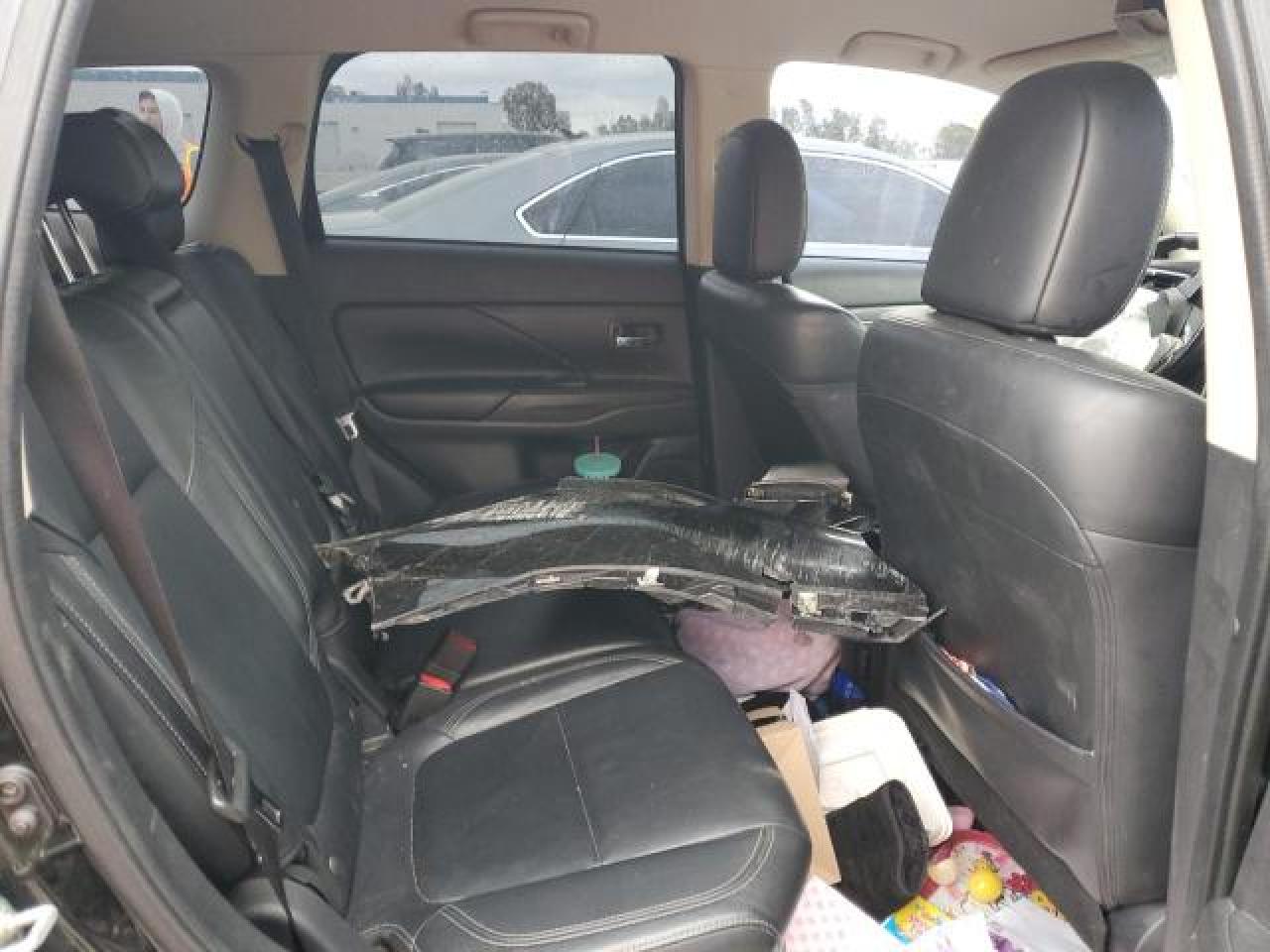 MITSUBISHI OUTLANDER SE