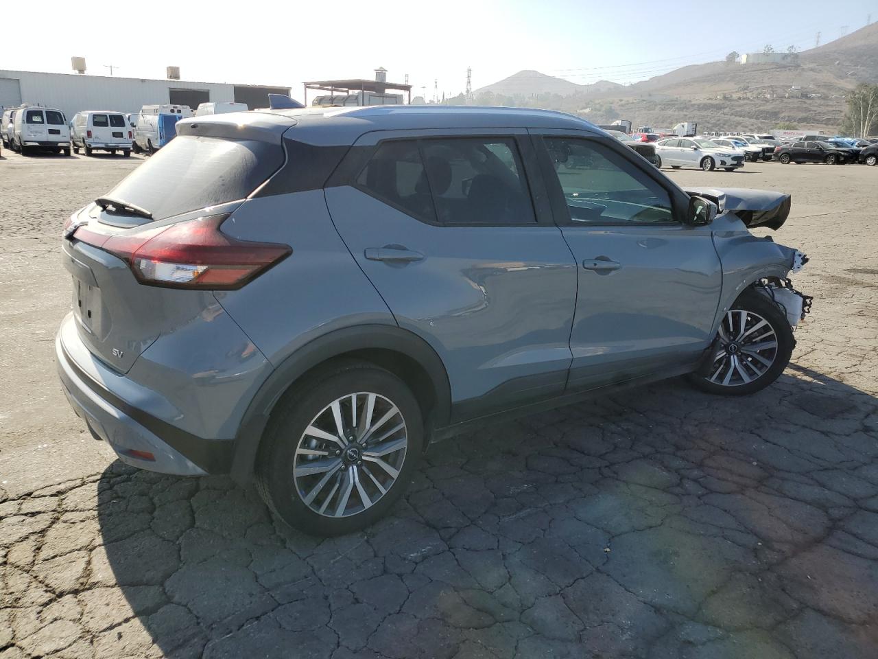 NISSAN KICKS SV
