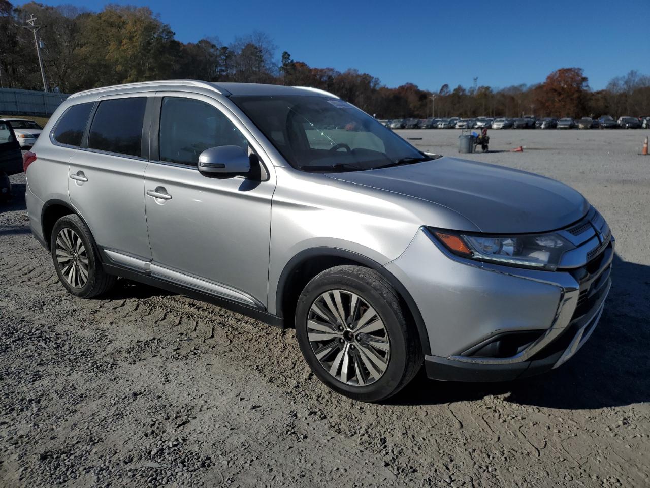 MITSUBISHI OUTLANDER SE