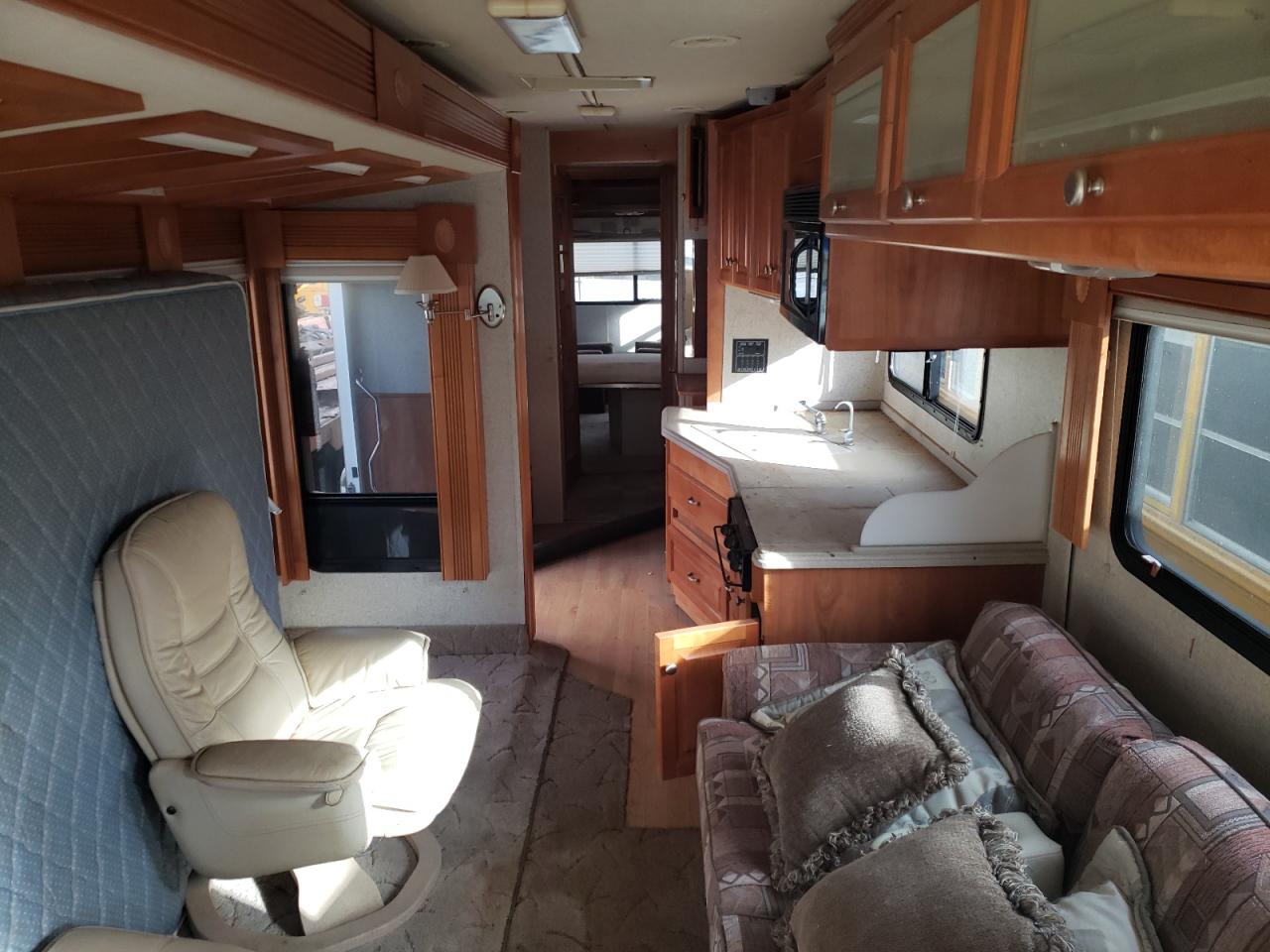 Lot #3290287259 2004 WORKHORSE CUSTOM CHASSIS MOTORHOME