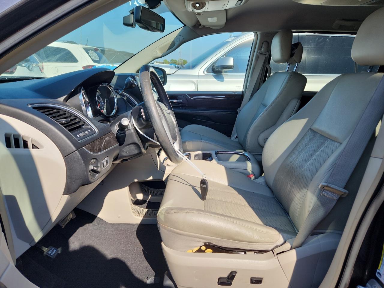 CHRYSLER TOWN & COUNTRY TOURING L