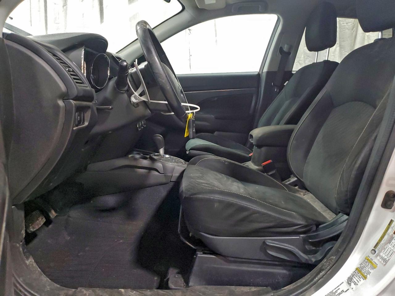 MITSUBISHI OUTLANDER SE