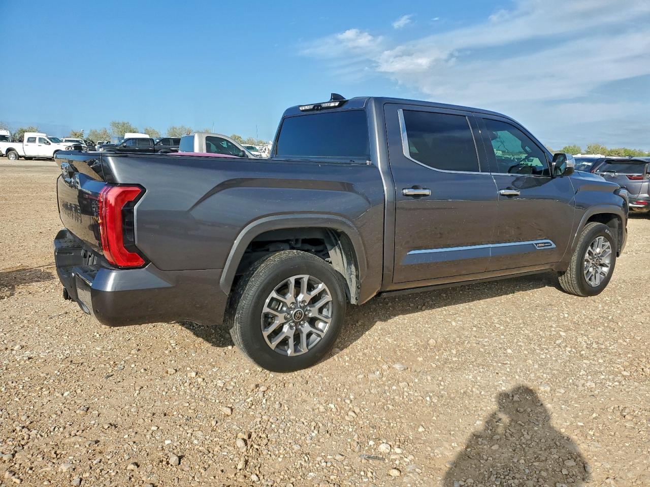 TOYOTA TUNDRA CREWMAX PLATINUM