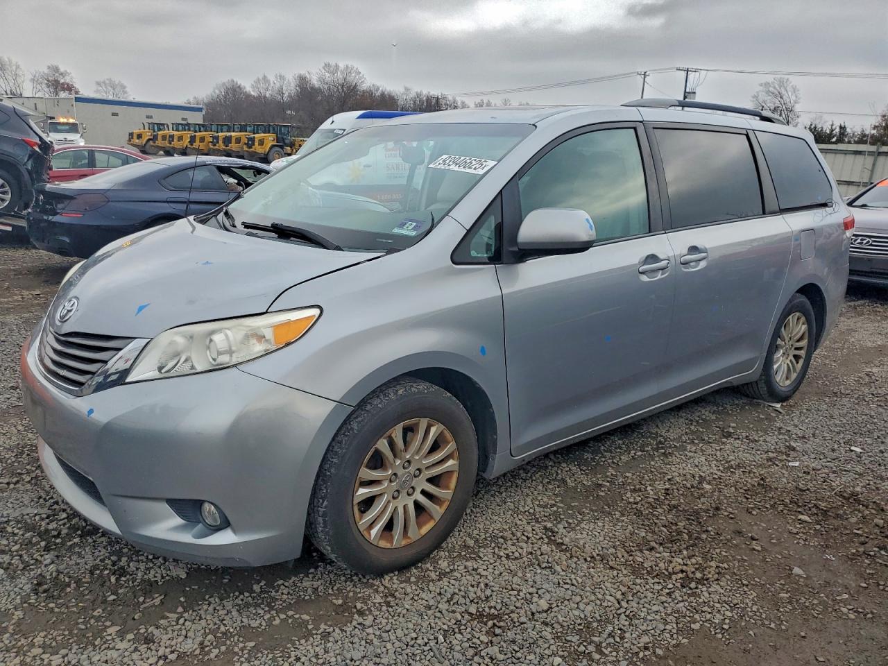 TOYOTA SIENNA XLE