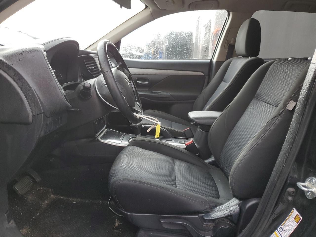 MITSUBISHI OUTLANDER SE