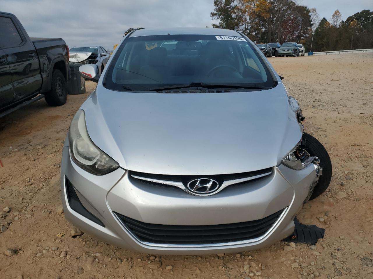 HYUNDAI ELANTRA SE