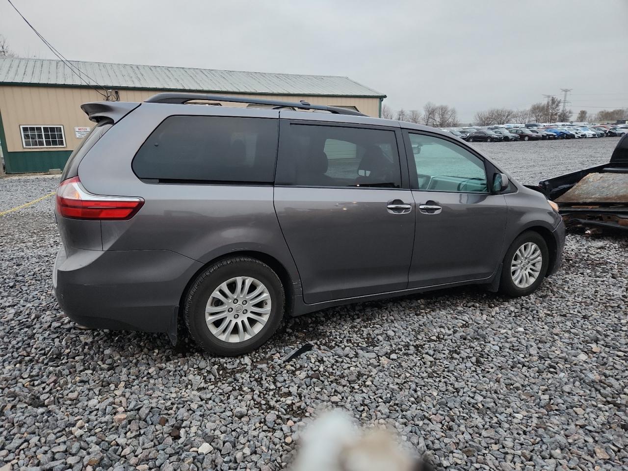 TOYOTA SIENNA XLE
