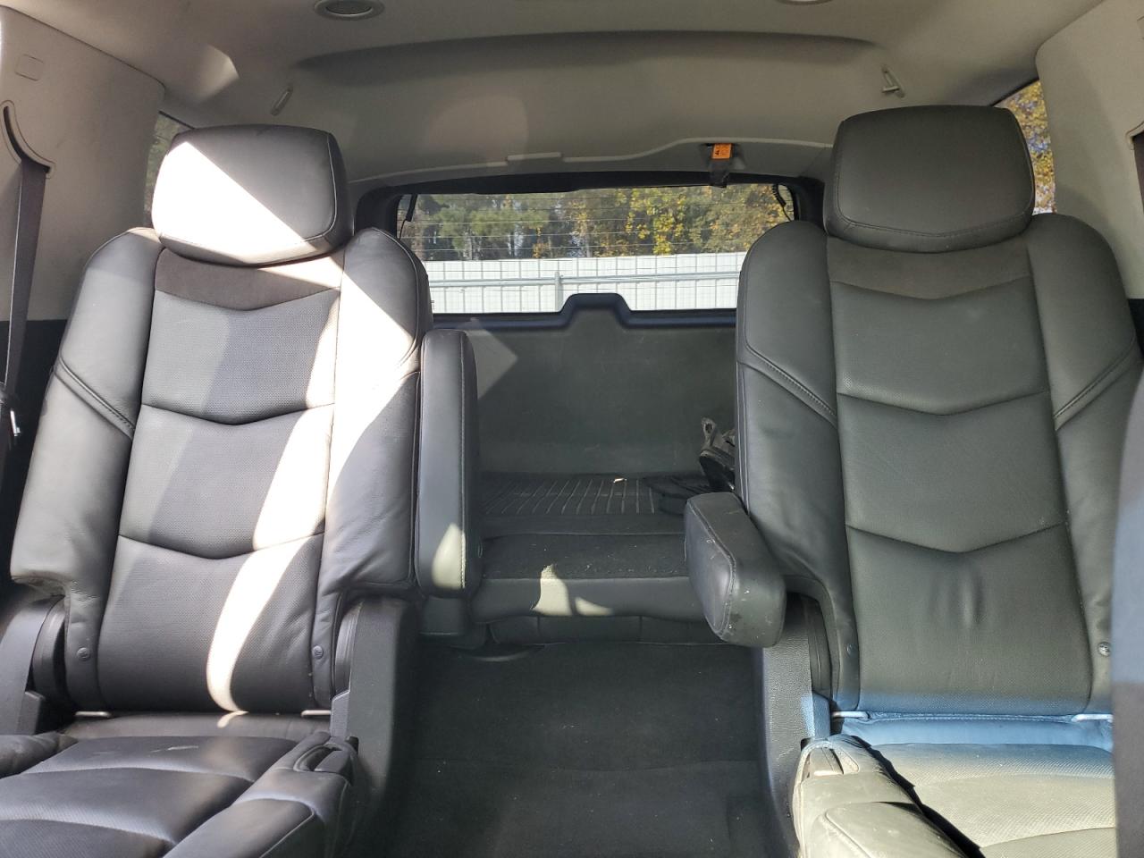 CADILLAC ESCALADE LUXURY