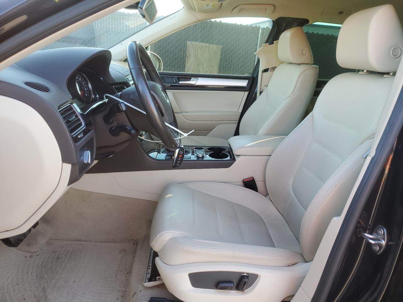 VOLKSWAGEN TOUAREG SPORT