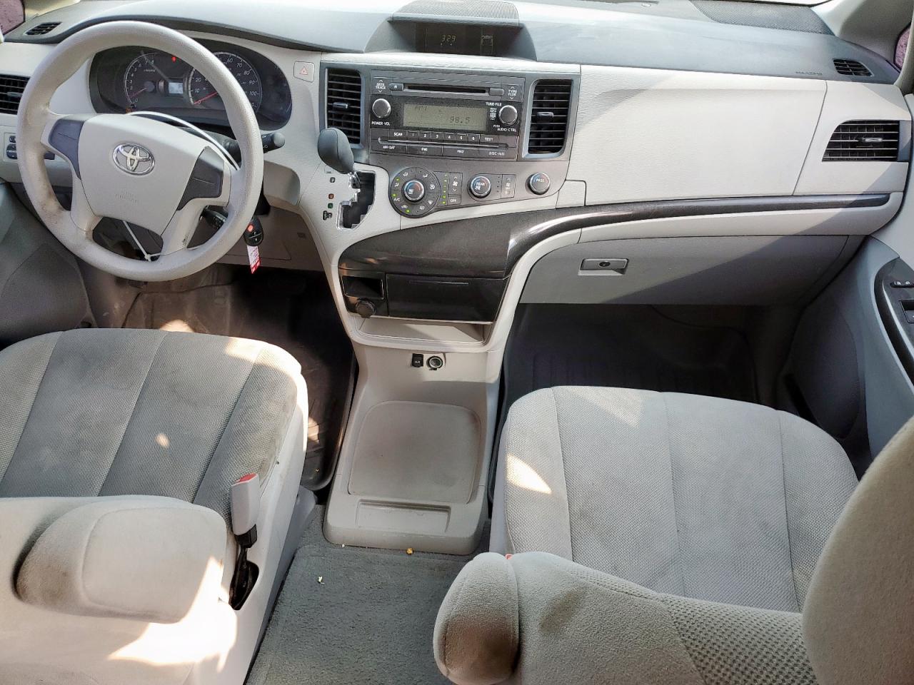 TOYOTA SIENNA BASE