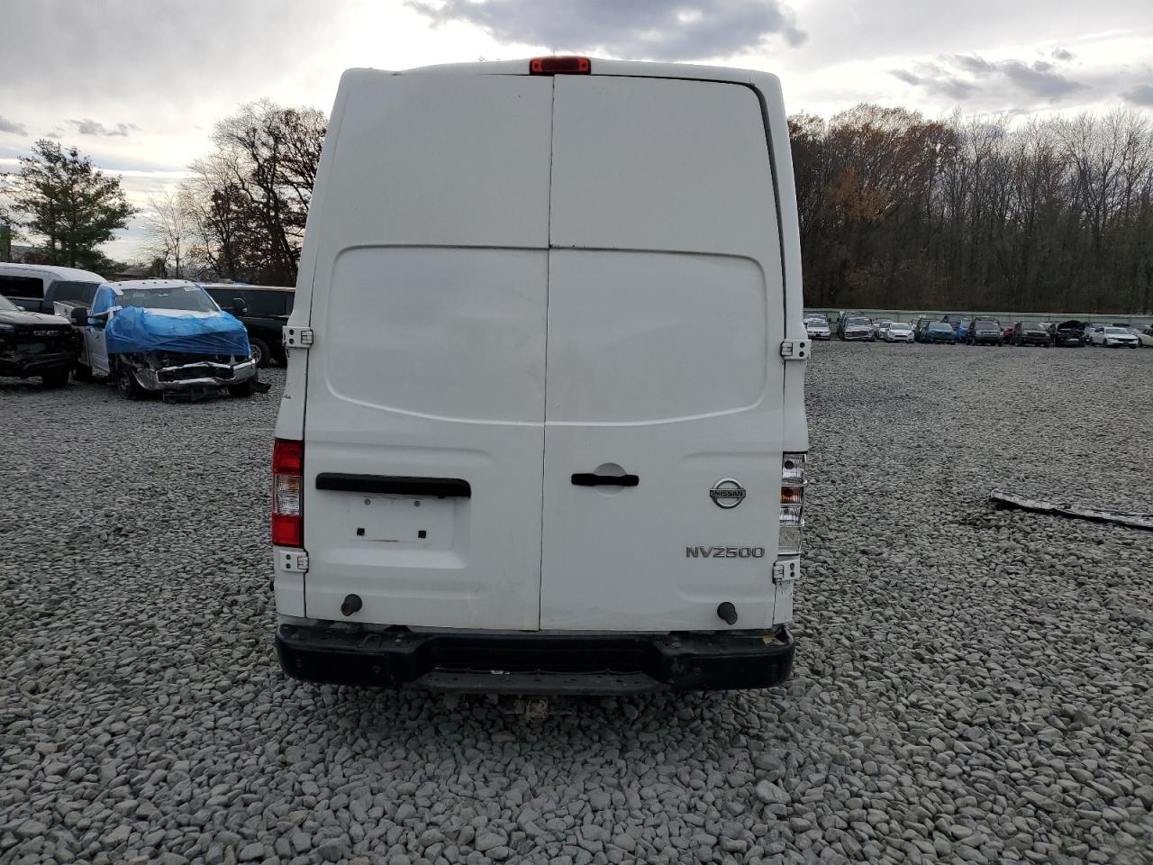 NISSAN NV 2500 SV