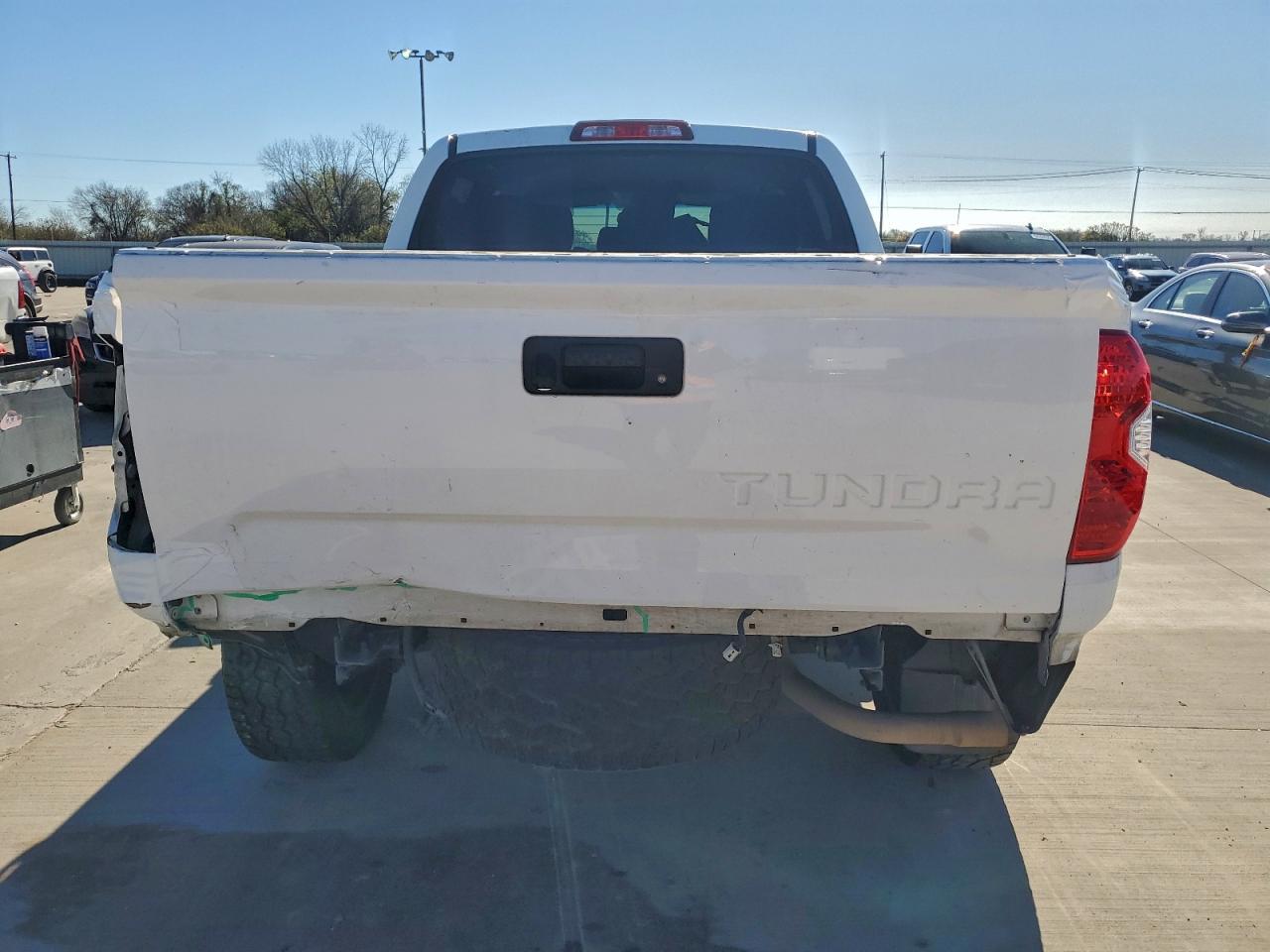 TOYOTA TUNDRA CREWMAX SR5