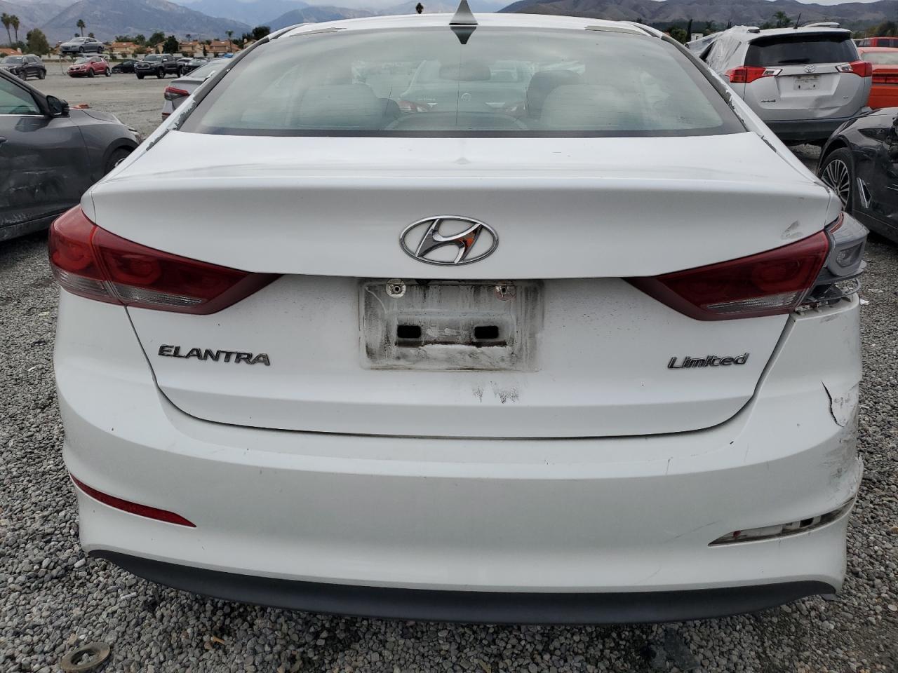 HYUNDAI ELANTRA SE