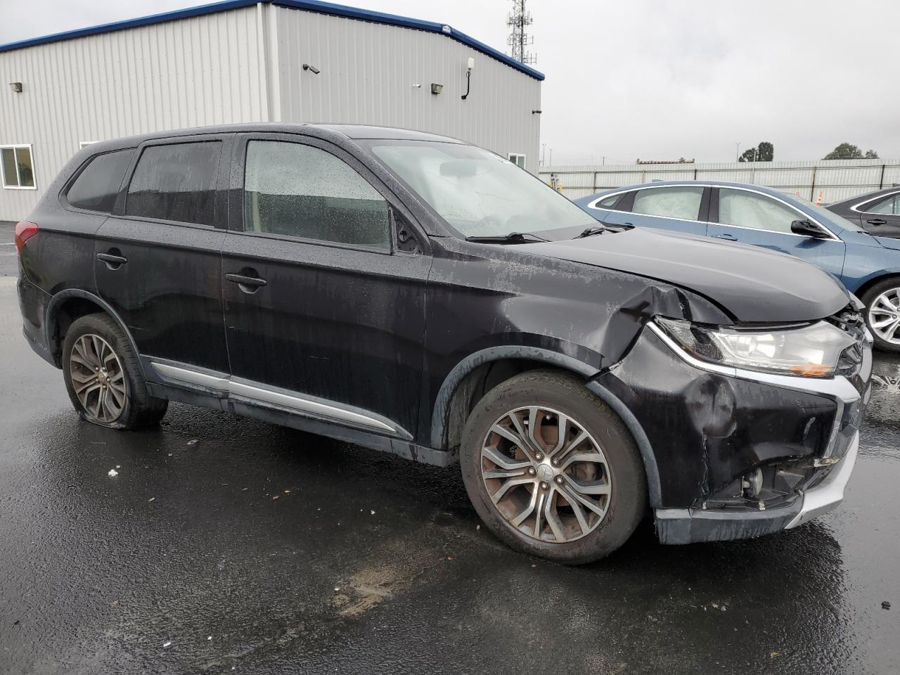 MITSUBISHI OUTLANDER SE