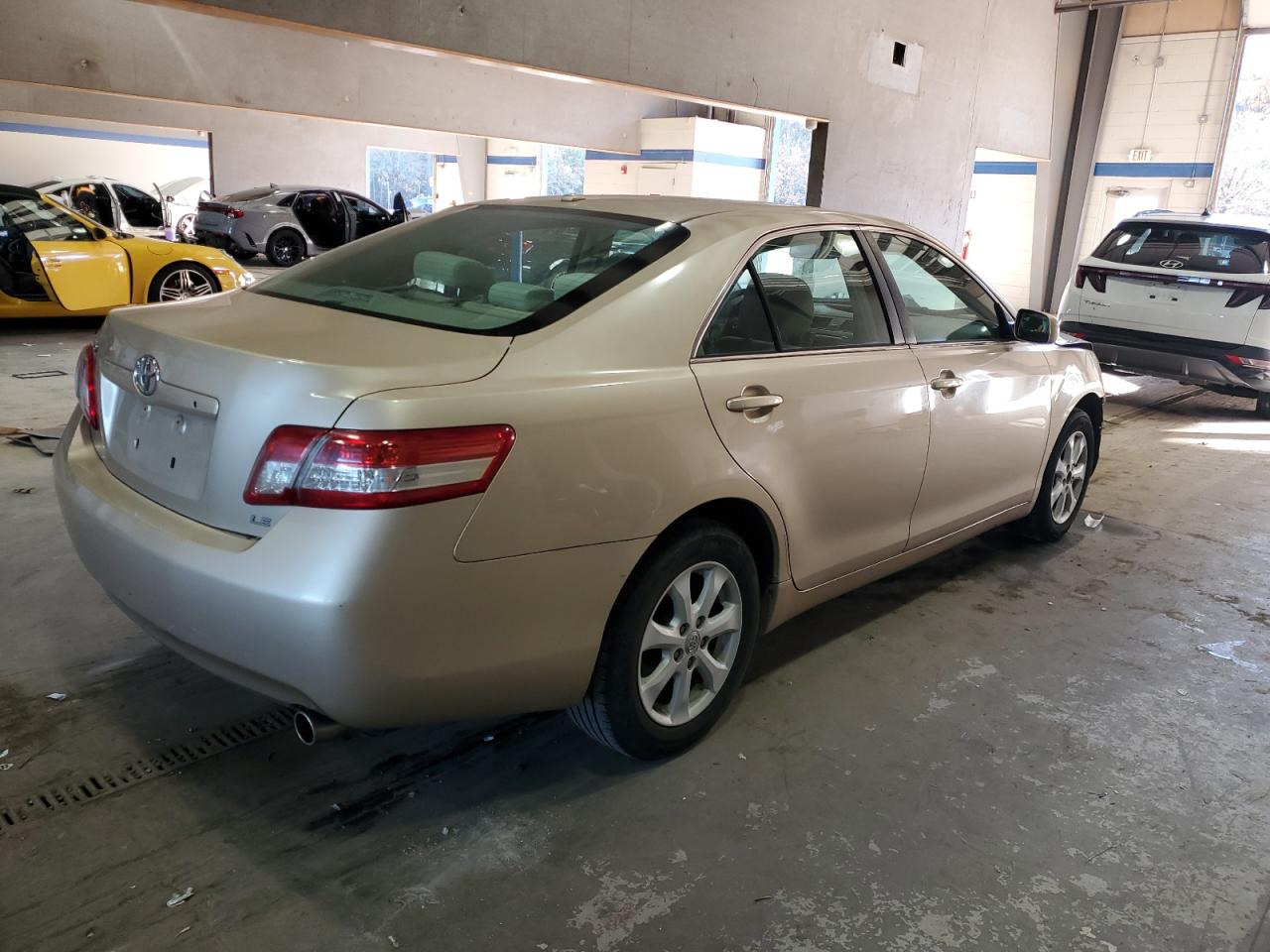 TOYOTA CAMRY BASE