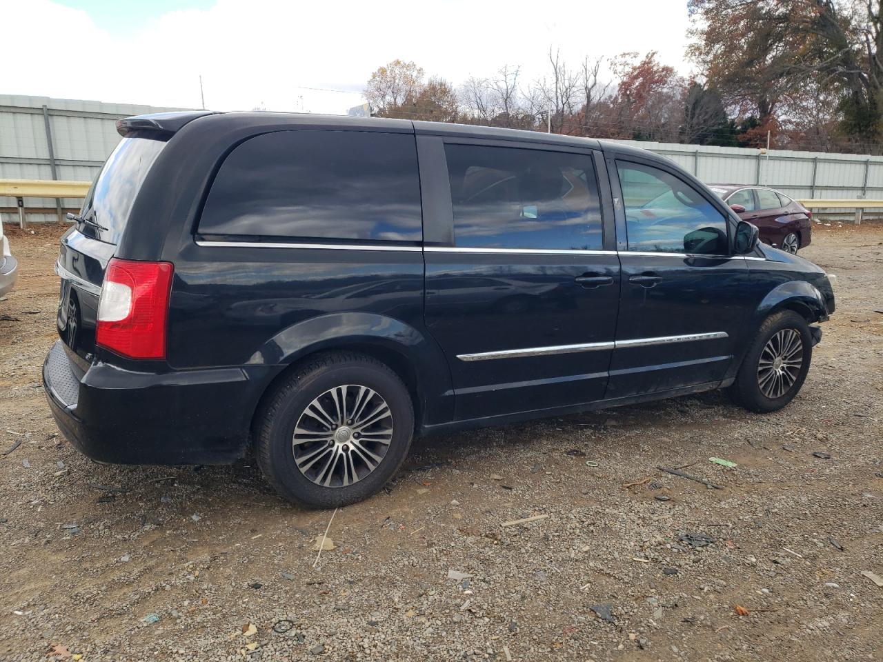 CHRYSLER TOWN & COUNTRY S