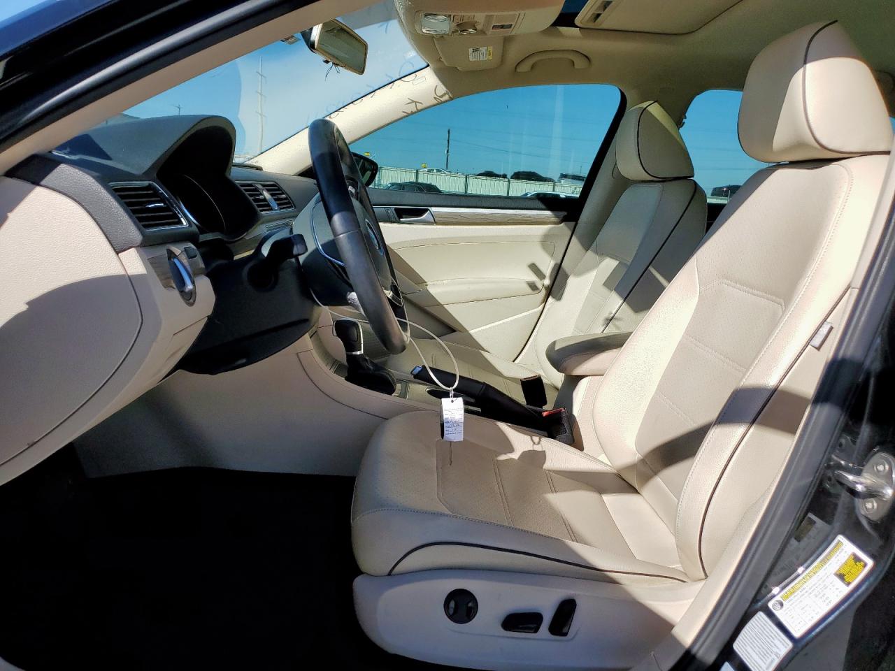 VOLKSWAGEN PASSAT SE