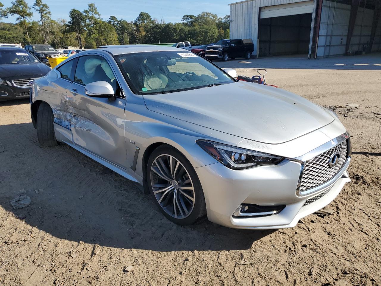 INFINITI Q60 LUXE 300