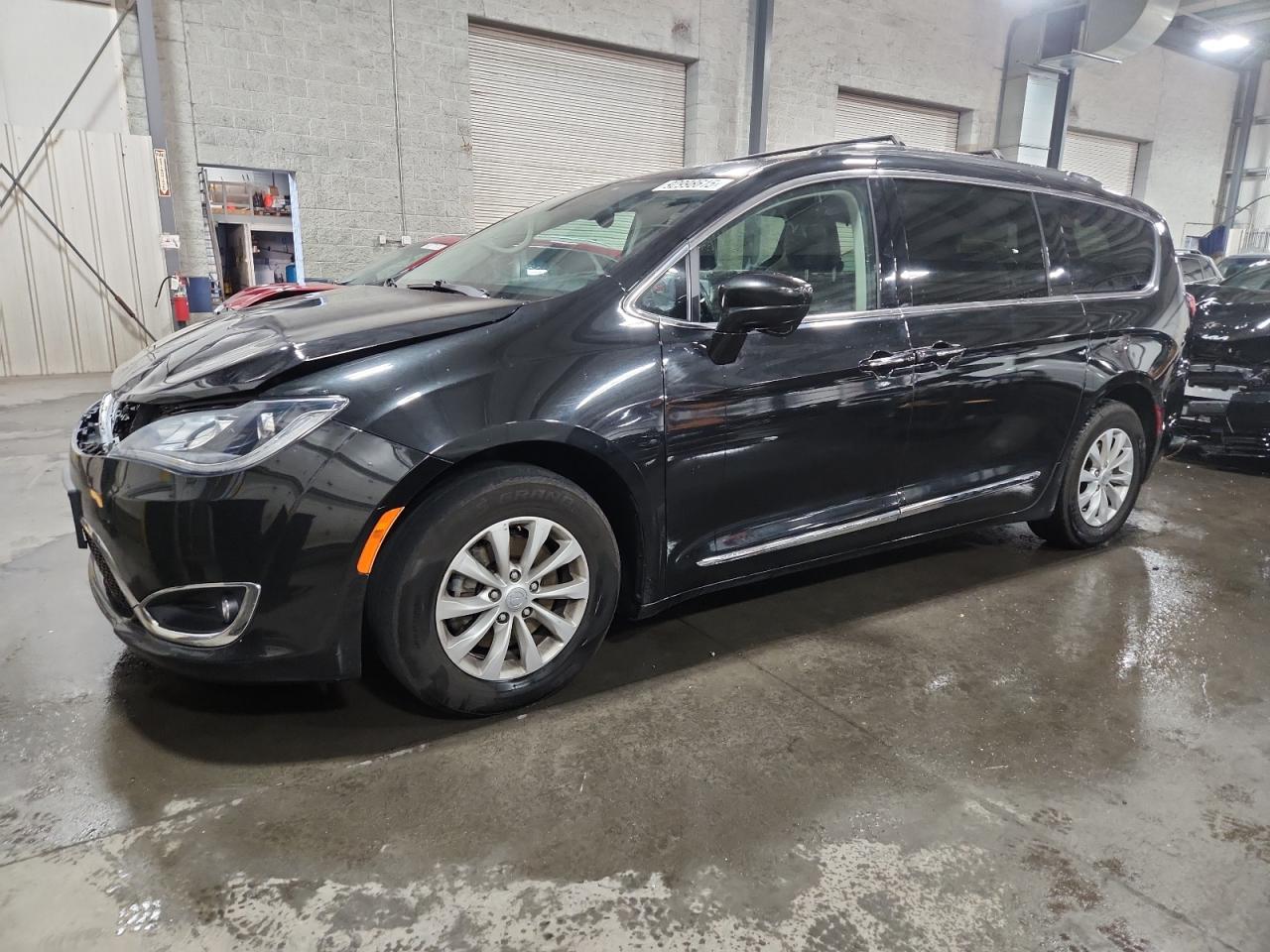 CHRYSLER PACIFICA TOURING L