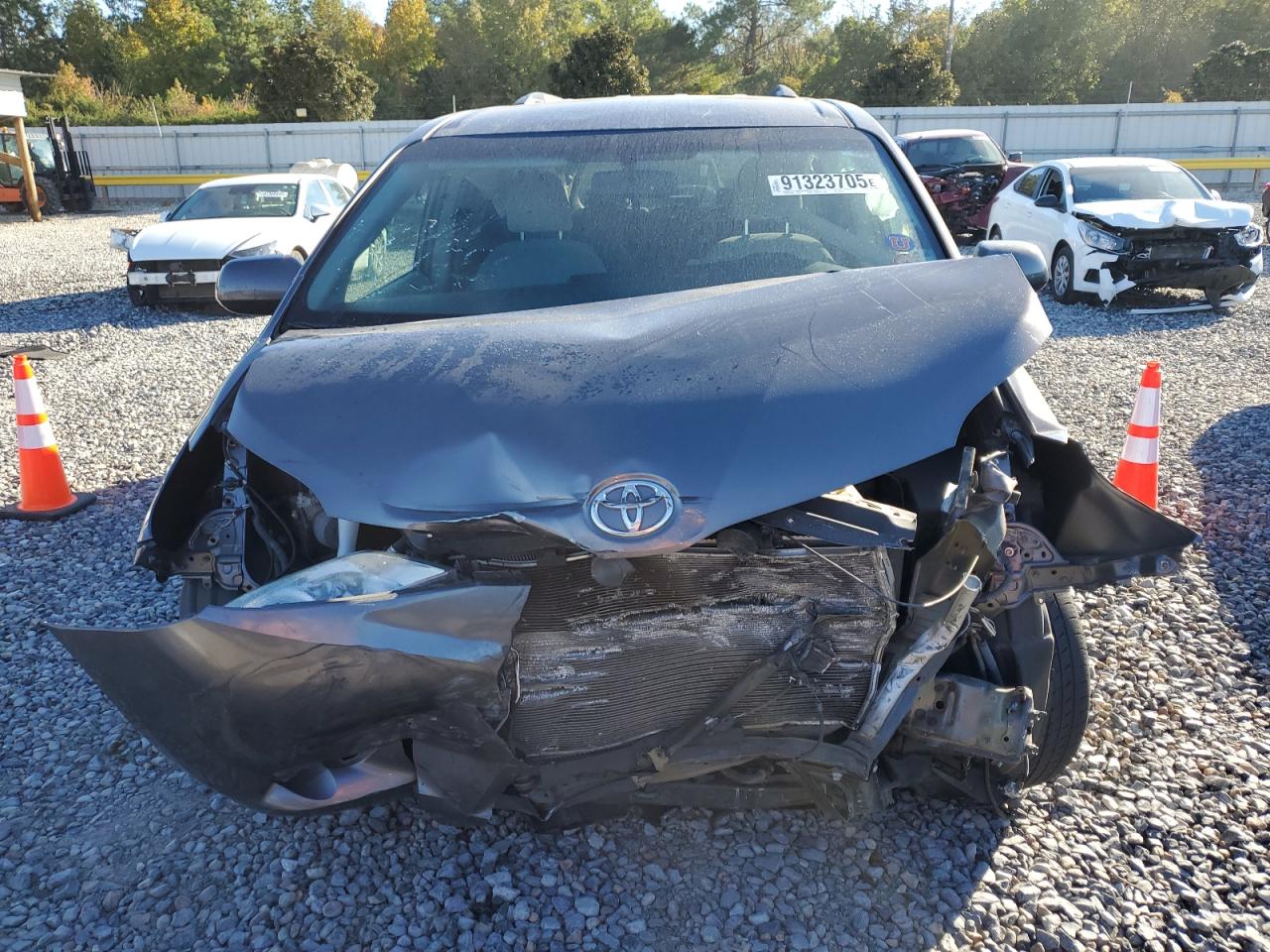 Lot #3290193212 2015 TOYOTA SIENNA LE