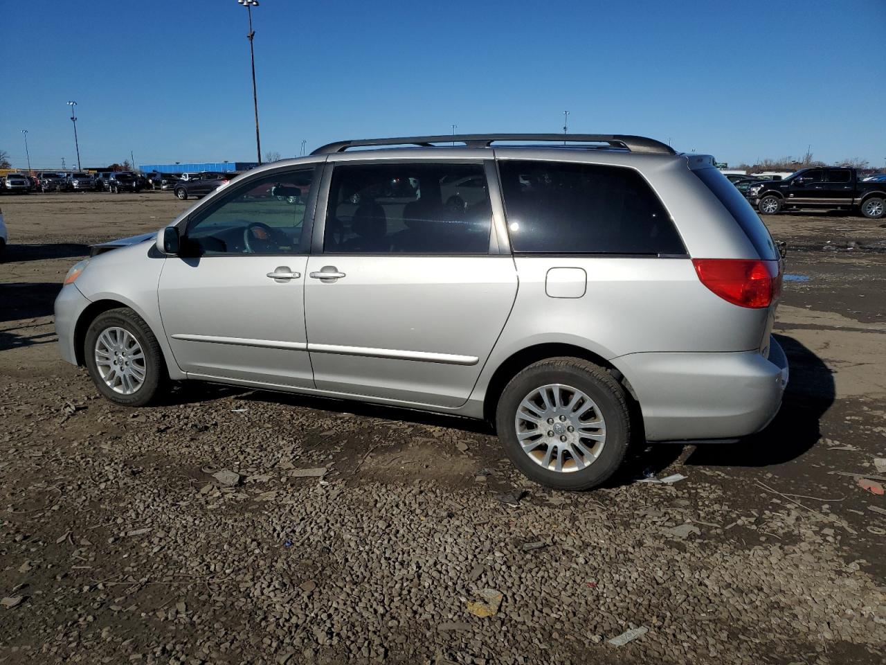 Lot #3298059130 2008 TOYOTA SIENNA XLE