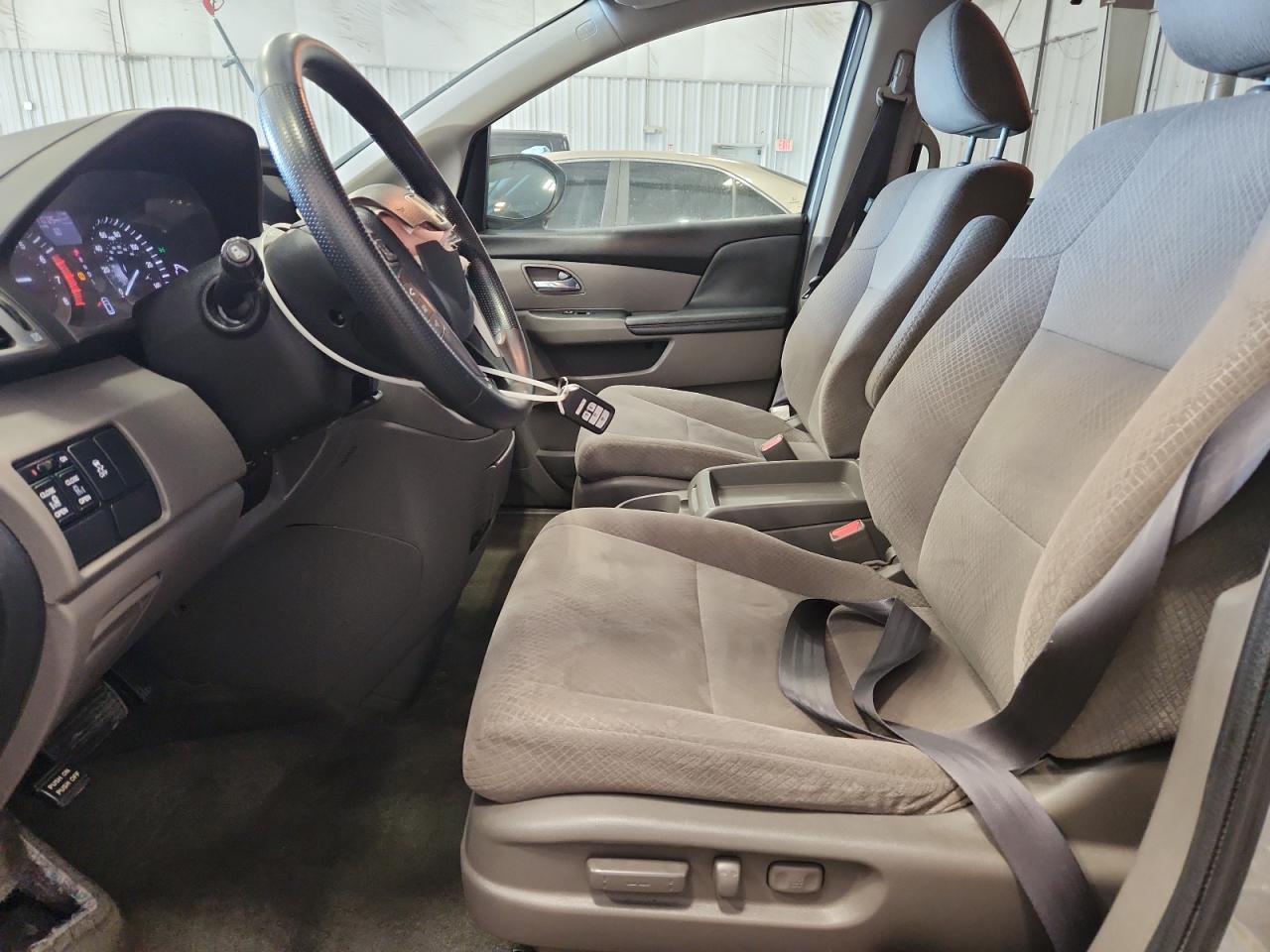 Lot #3302923111 2016 HONDA ODYSSEY EX