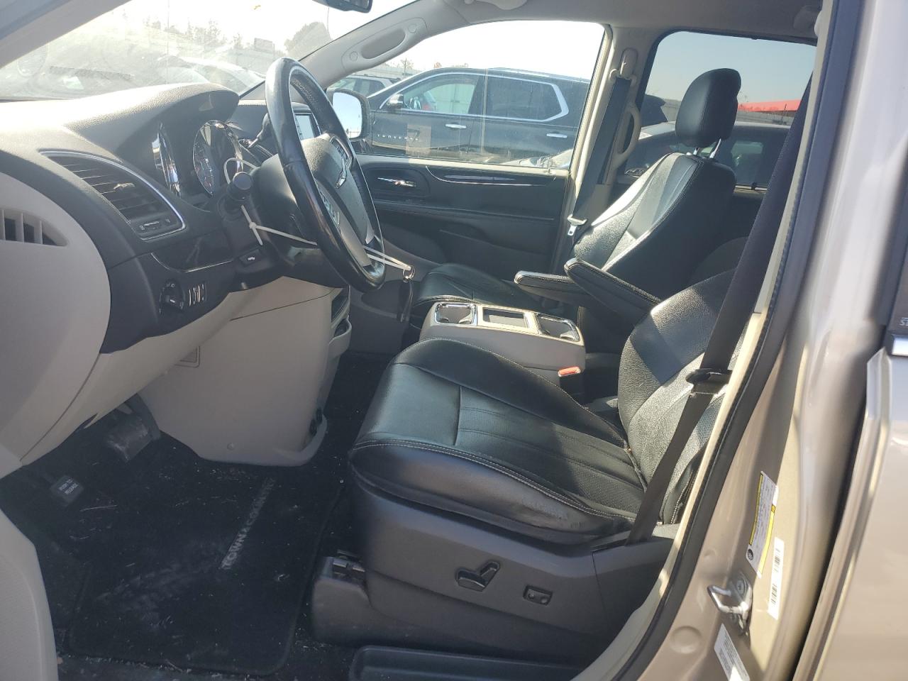 CHRYSLER TOWN & COUNTRY TOURING L