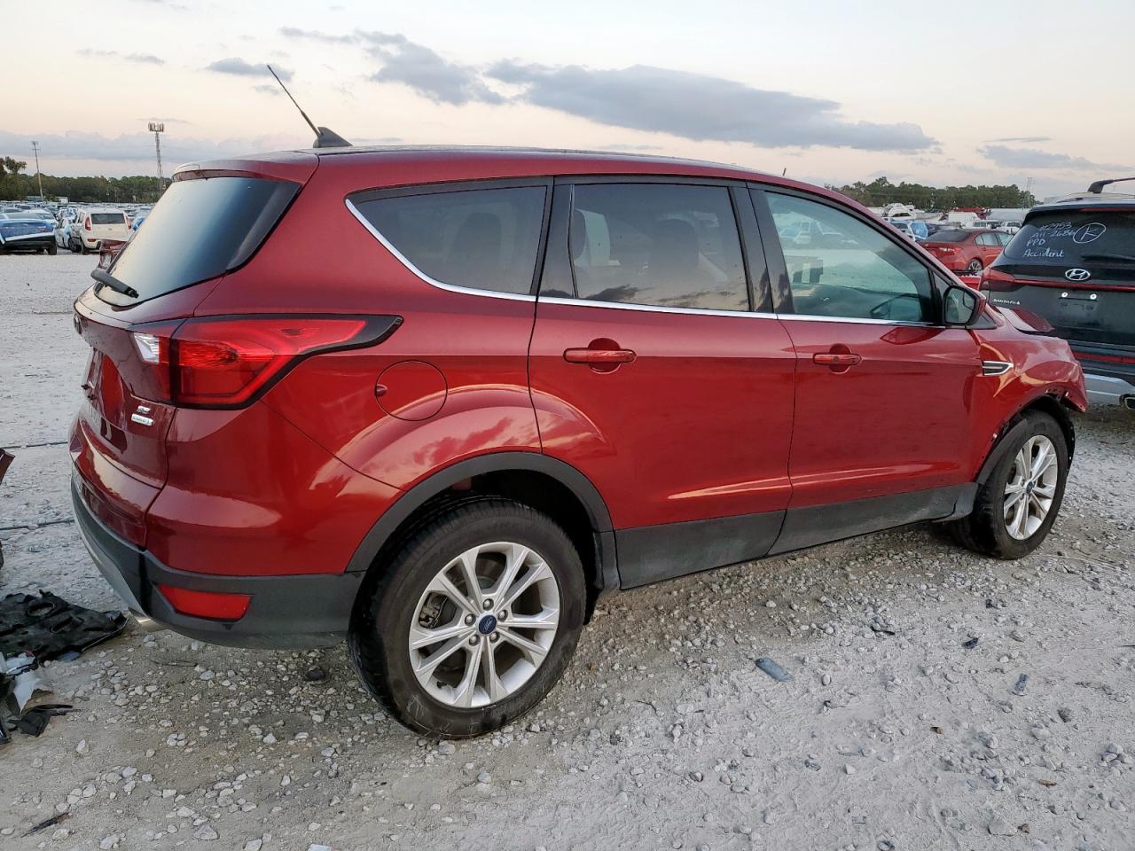 FORD ESCAPE SE